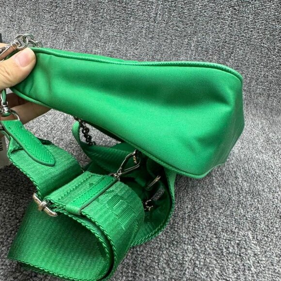 PRADA Re-edition Green W/P Nylon Shoulder Bag ccofb799-102525 - Picture 8 of 14